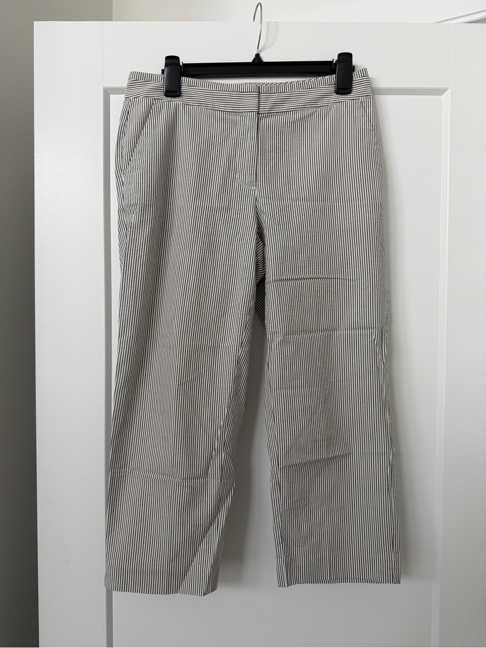 Talbots Ladies Signature Seersucker Capri Pants 6 - Bx2